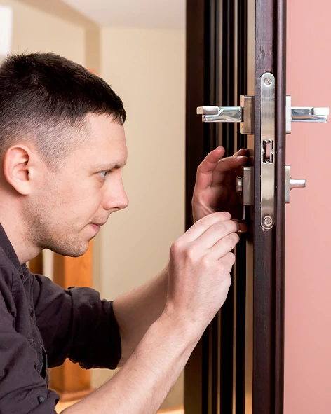 : Professional Locksmith For Commercial And Residential Locksmith Services in Home Gardens, CA