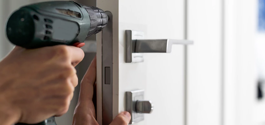 Locksmith For Lock Replacement Near Me in Home Gardens, CA