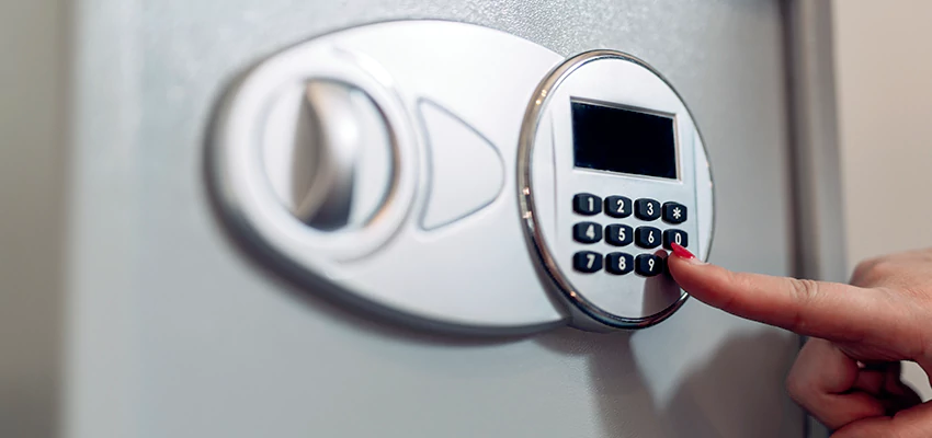 Jewelry Safe Cracking in Home Gardens, California