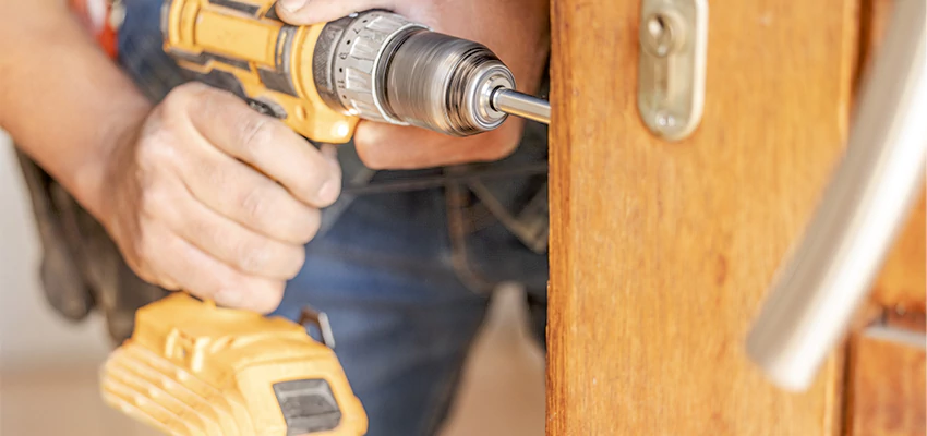 Emergency A1 Locksmith Services in Home Gardens, California