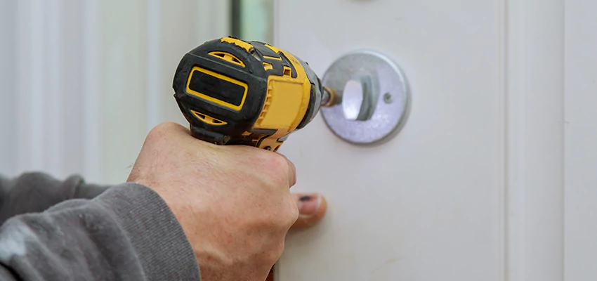 Street Locksmith For Smart Lock Repair in Home Gardens, CA