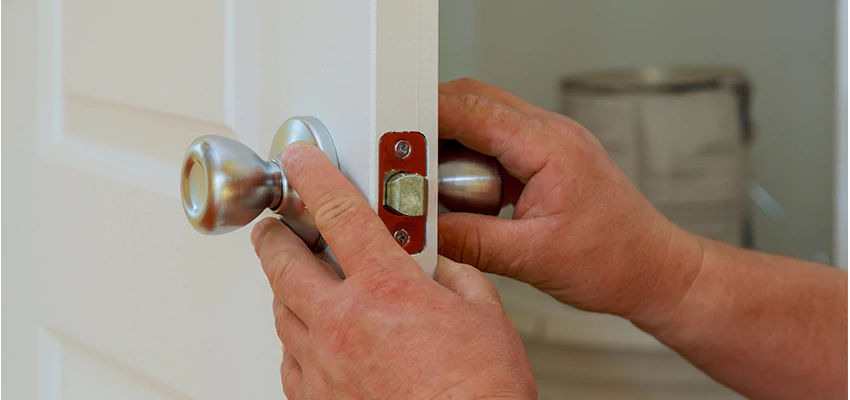 AAA Locksmiths For lock Replacement in Home Gardens, California